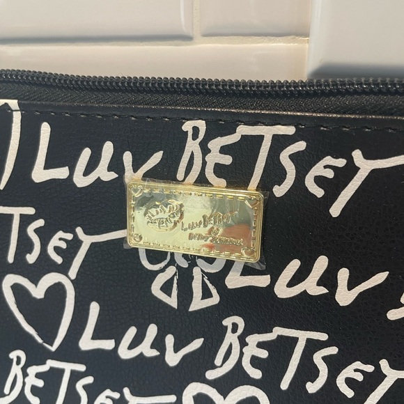 Betsey Johnson Black Heart Quilted Faux Leather Backpack and Wristlet - Picture 14 of 16